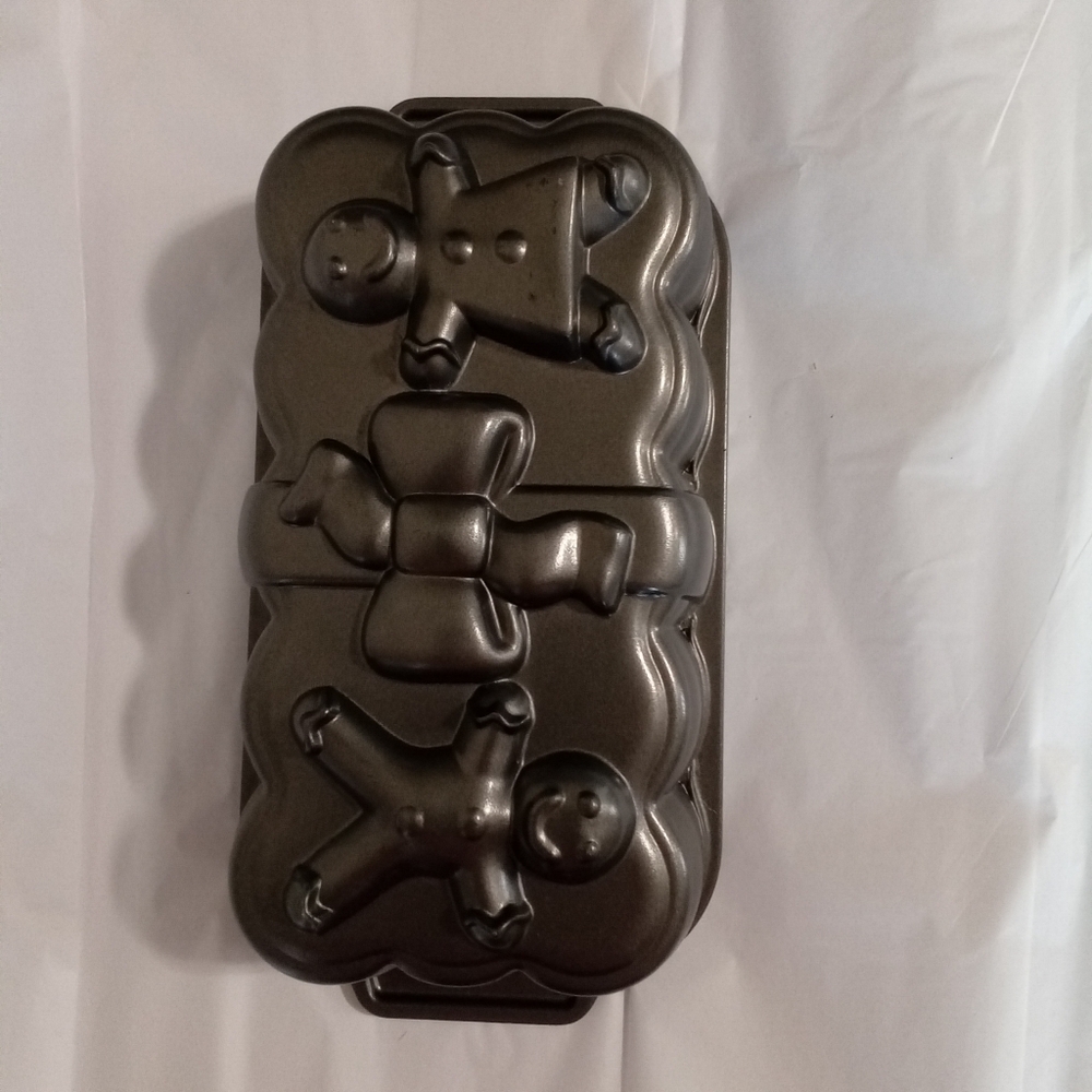 Nordic Ware Gingerbread Man Cast Aluminum Loaf Pan Cake Mold 1 Pound USA